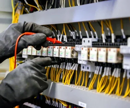 Programmable Logic Controller (PLC)